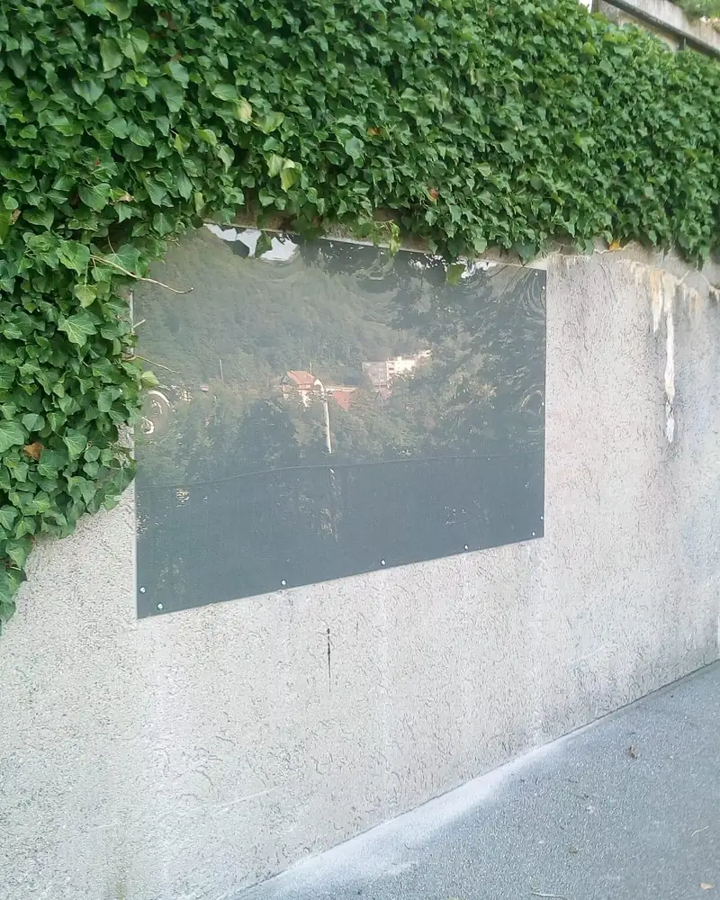 Nachher: Aussenwand mit neu montierter Abdeckung